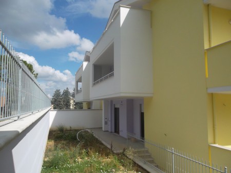 appartamento con giardino e scala di accesso indipendente